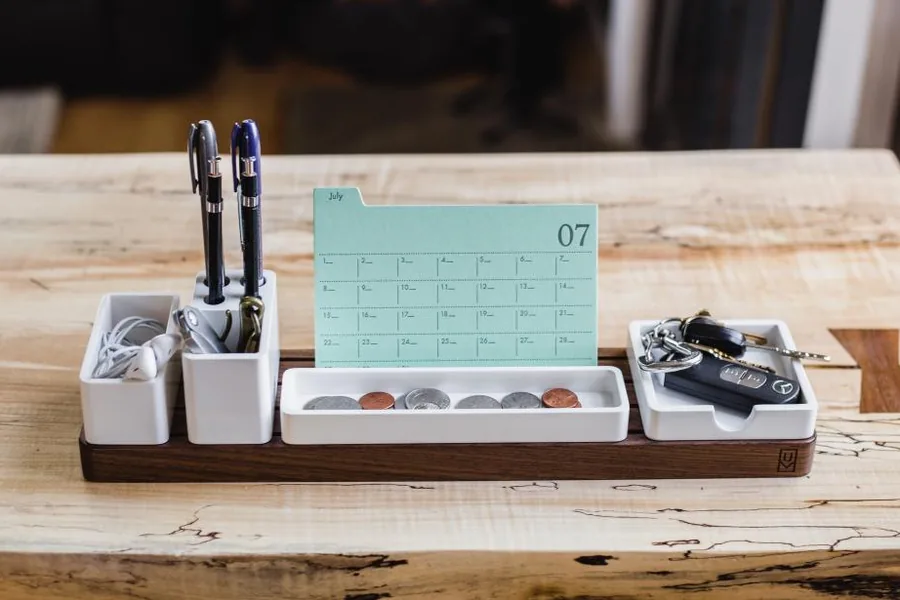Desk calendar surrounded by coins — the dates behind a return number decide what the number says